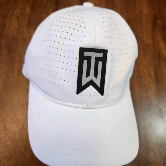 Nike Tiger Woods Hat Men M/L Aero Bill Classic 99 White Vented